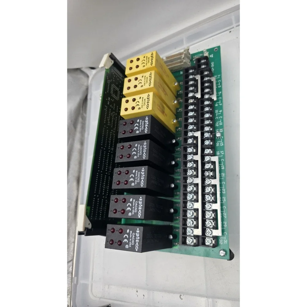 OPTO22 CIRCUIT BOARD PB32HQ w/  OPTO22 B4 brain board , 8*IDC5Q
